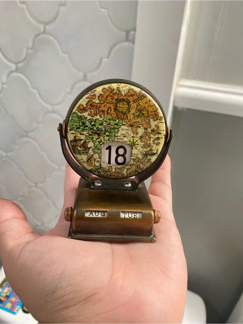 Vintage 1960s- Perpetual Globe Desk Calendar Gold Tone World Map Made in Japan!